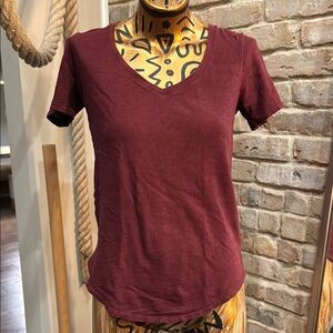 ATM Maroon vneck tshirt small